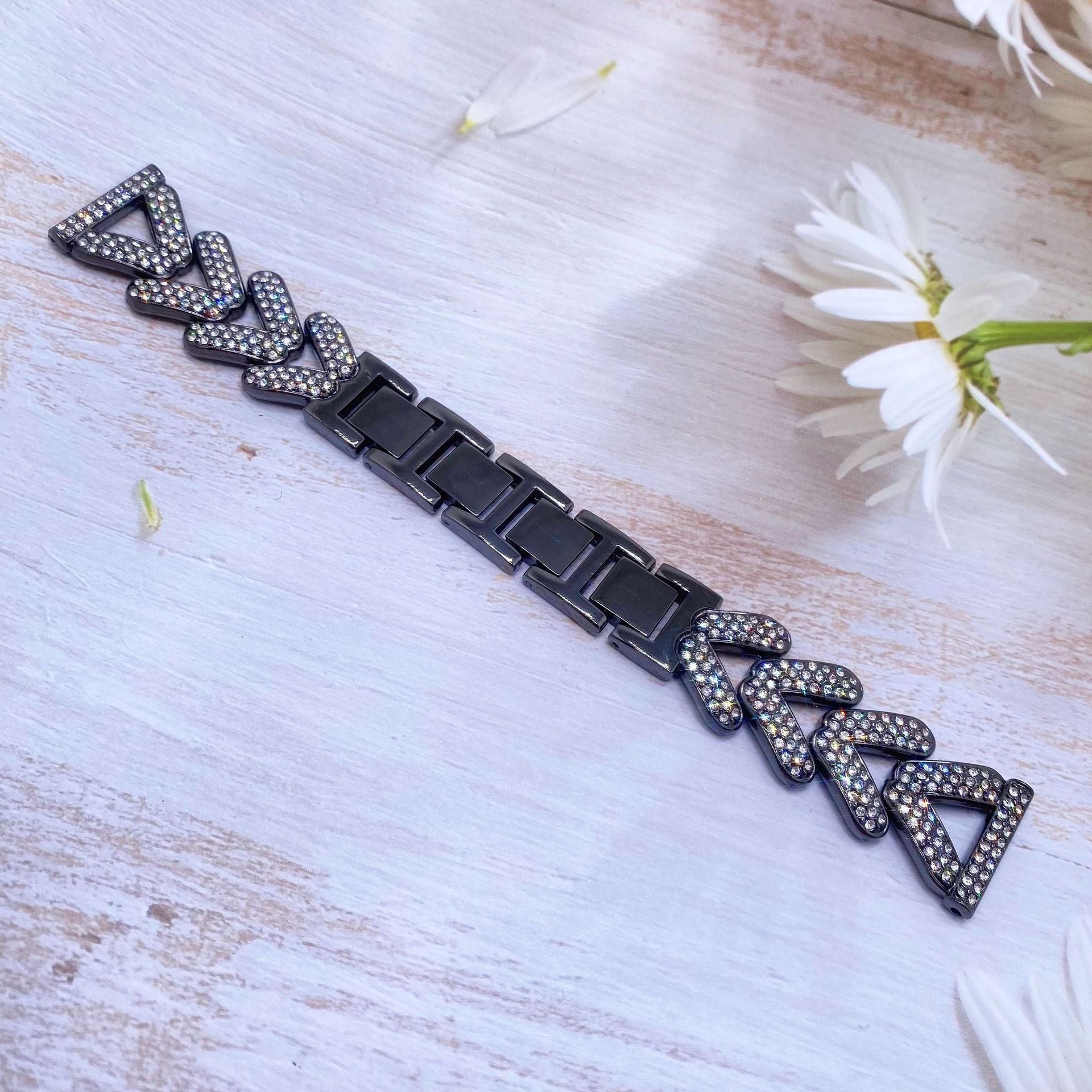 Lightweight diamond-studded watch band