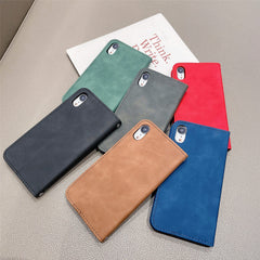 Magnetic closure flip case for mobile phone