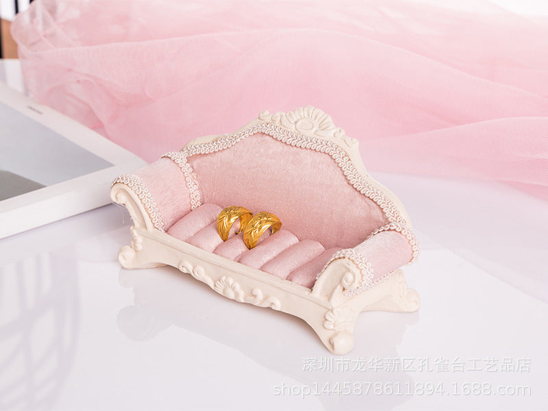 Elegant necklace holder for jewellery