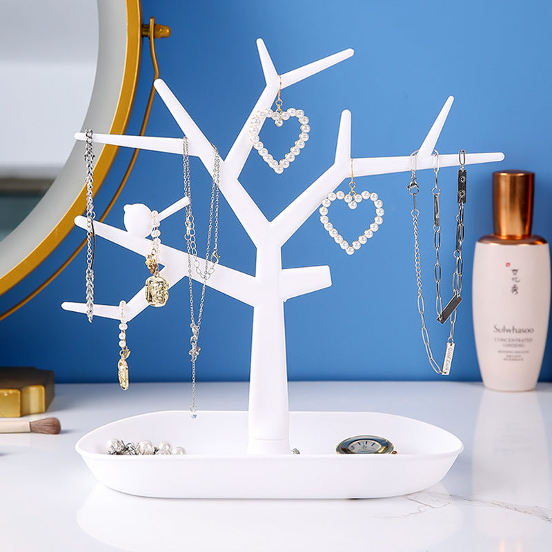 Elegant jewelry display for retail setting