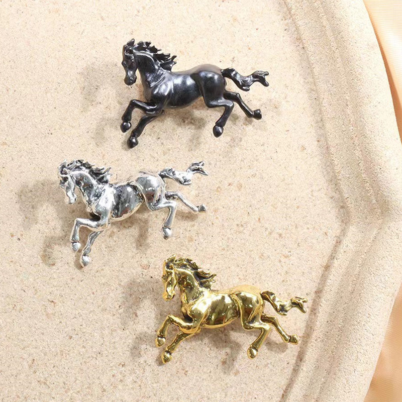 Durable zinc alloy horse pin accessory