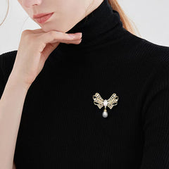 Elegant brooch pin adorned with pearls
