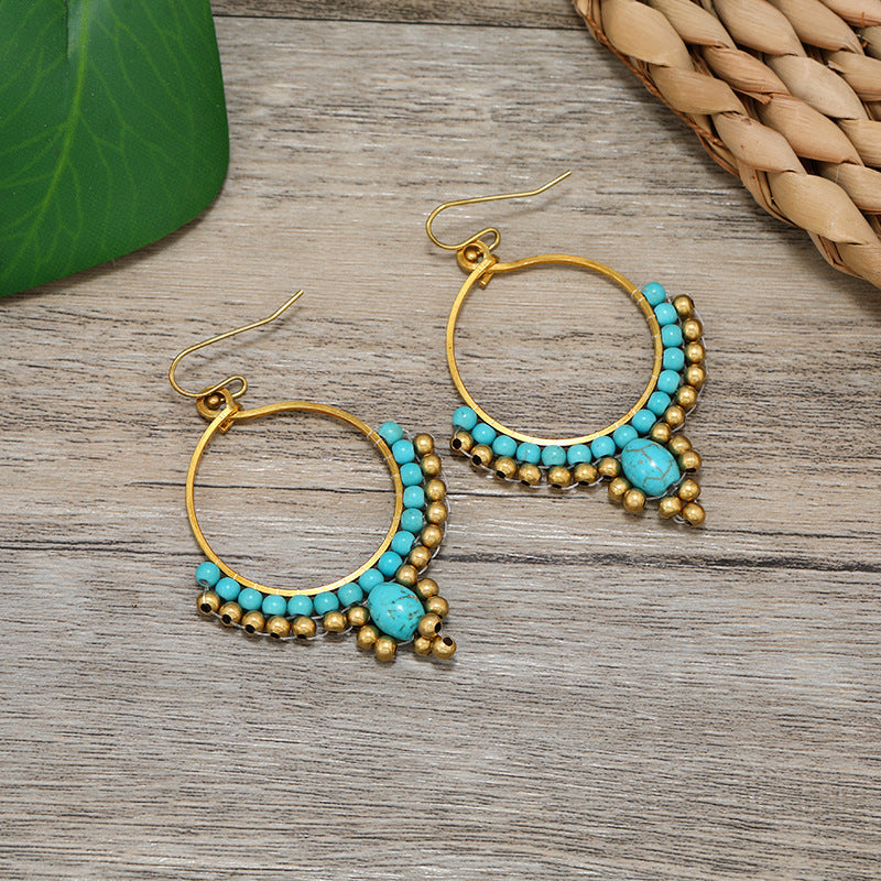 Lightweight earrings for everyday elegance