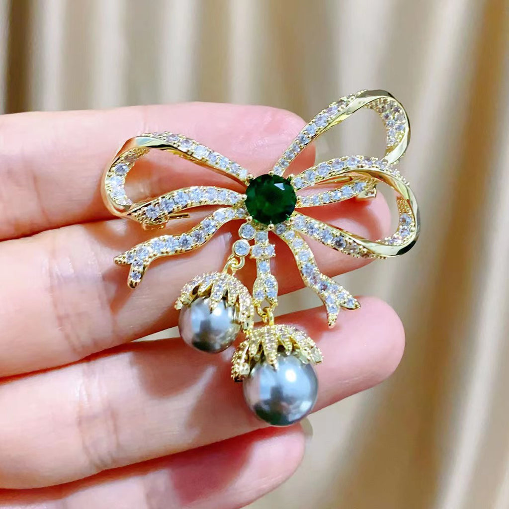 Elegant Rhinestone Brooch in Gold – Image 6