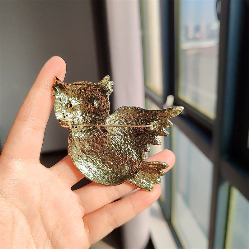 unique owl design fashion brooch in detail
