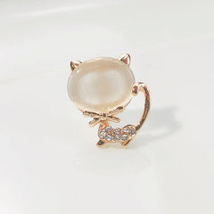 Clover design brooch with shiny finish