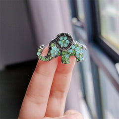Stylish animal-themed brooch for outerwear