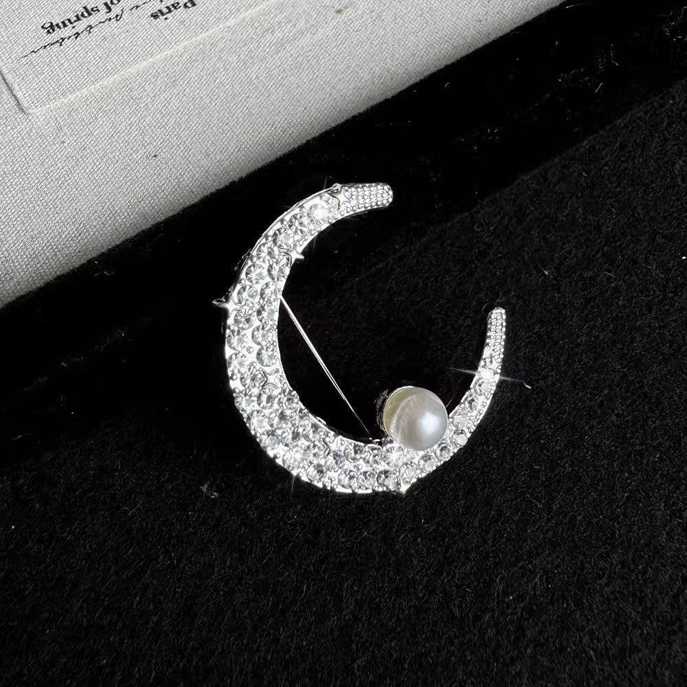 gold moon brooch with sparkling details