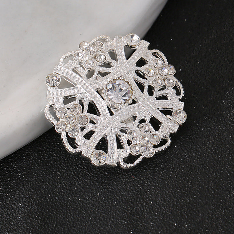 Elegant Vintage Floral Brooch Pin image 8