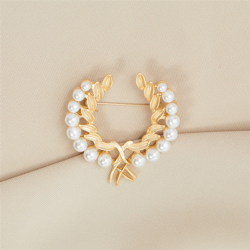 Elegant Vintage Floral Brooch Pin image 7