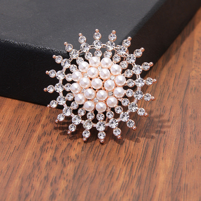 Elegant Vintage Floral Brooch Pin image 5