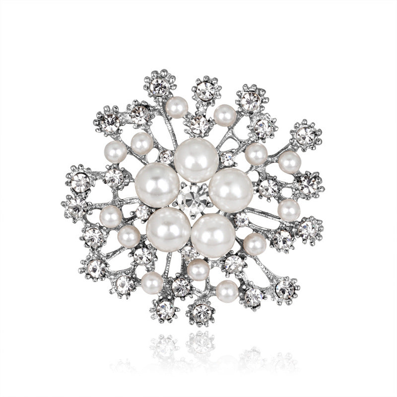 Elegant Vintage Floral Brooch Pin image 5