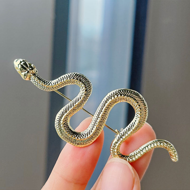 Versatile snake pin with casual outfit