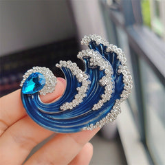 Elegant wave design brooch