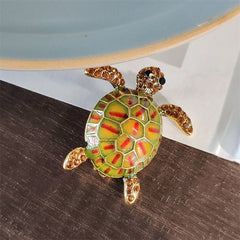 Dazzling turtle brooch in fashion setting