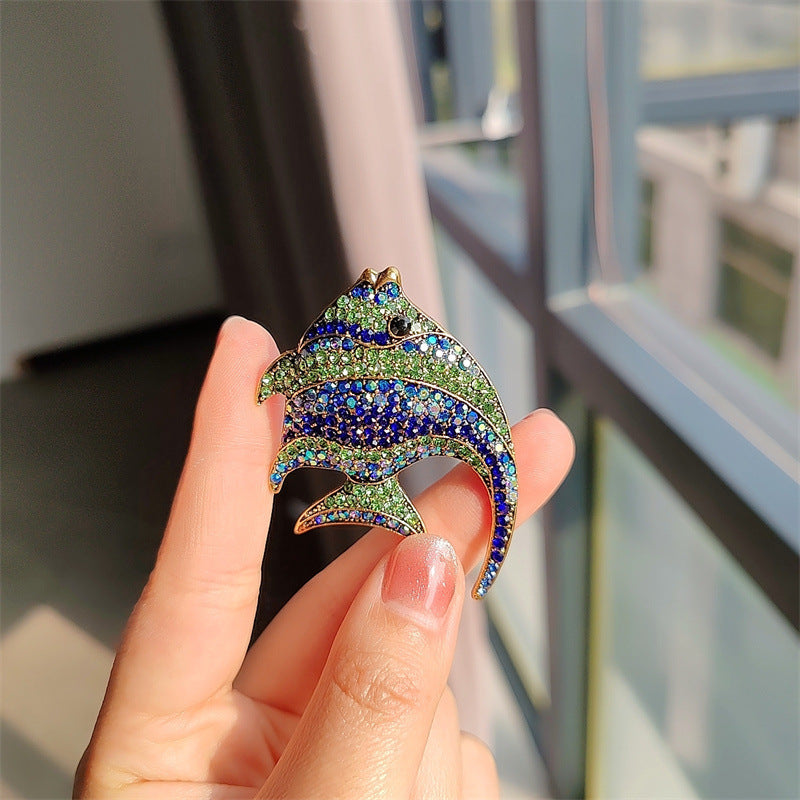 beautiful animal-themed brooch in vibrant colours