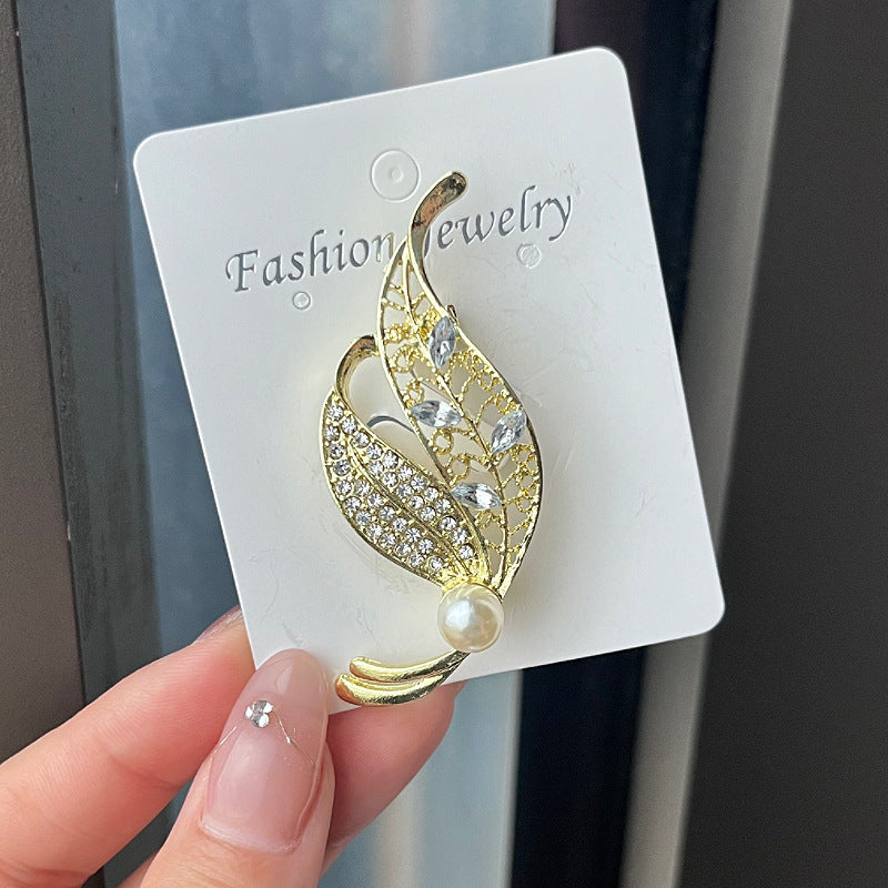 Brooch with Nature-Inspired Design