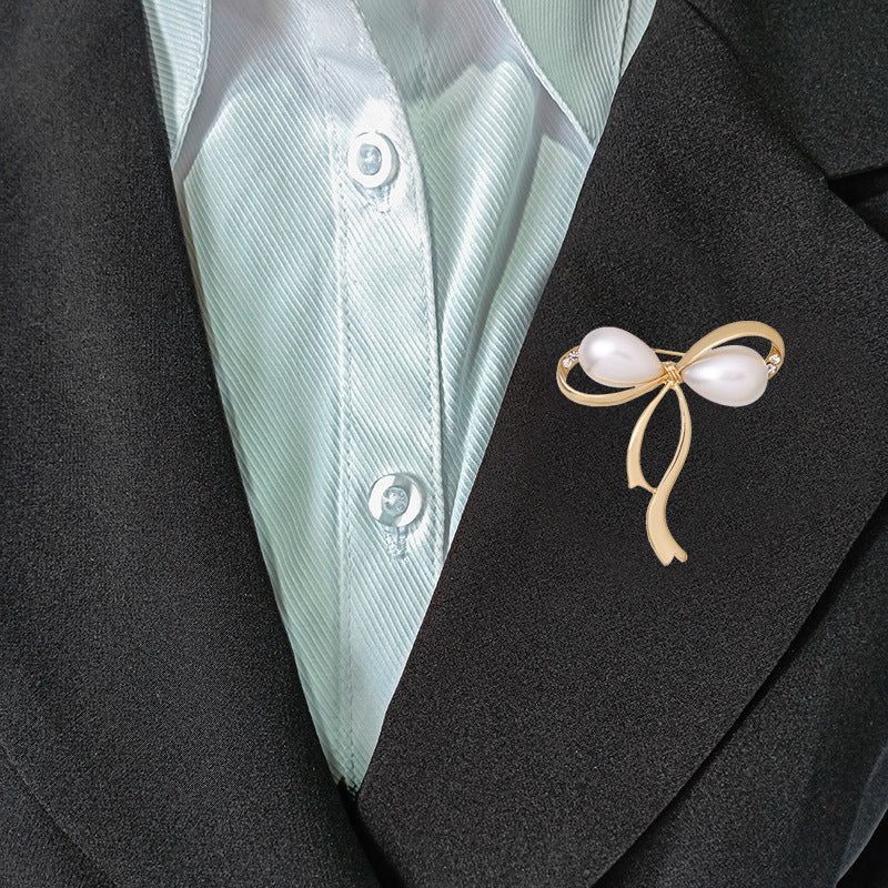 Alloy Brooch with Pearl Detail - Image 2
