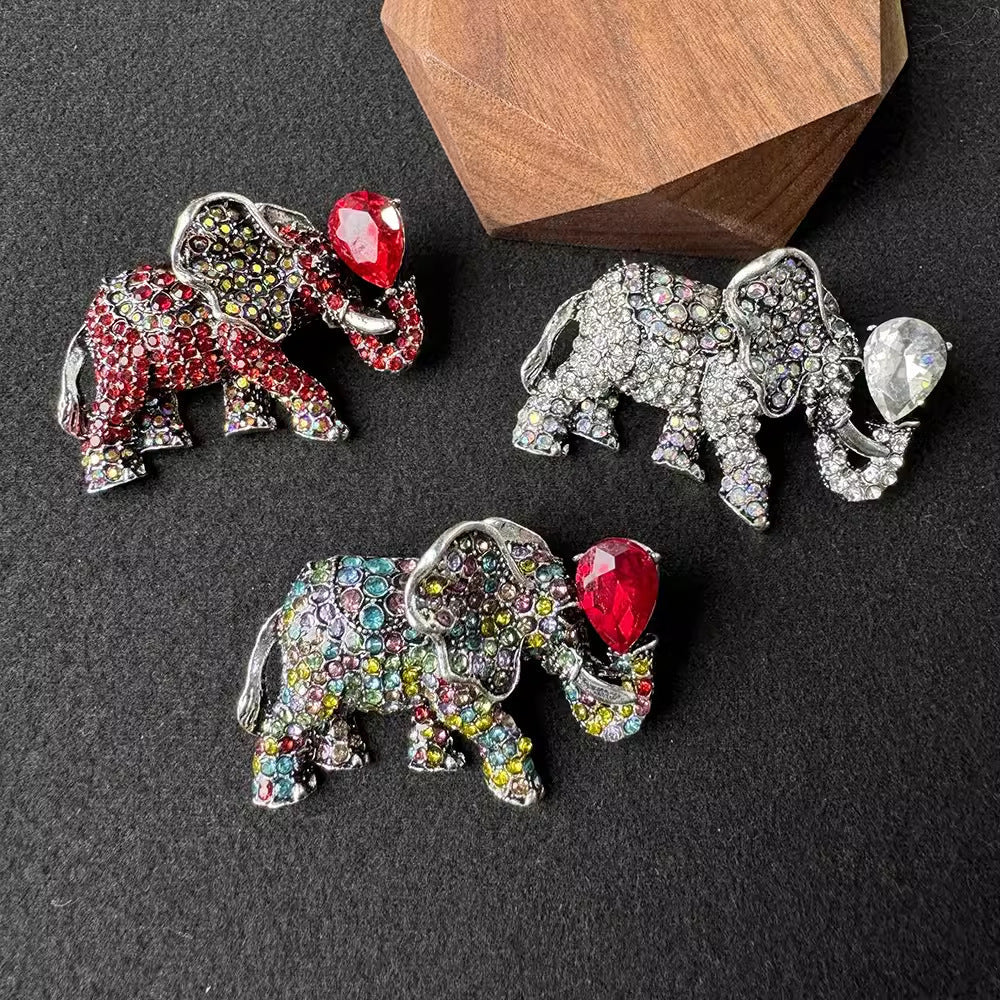 Durable Alloy Brooch for Long Lasting Wear - Image 3