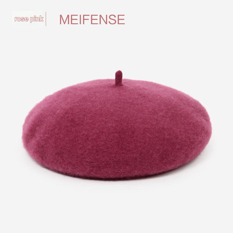 Chic white wool beret in stylish design