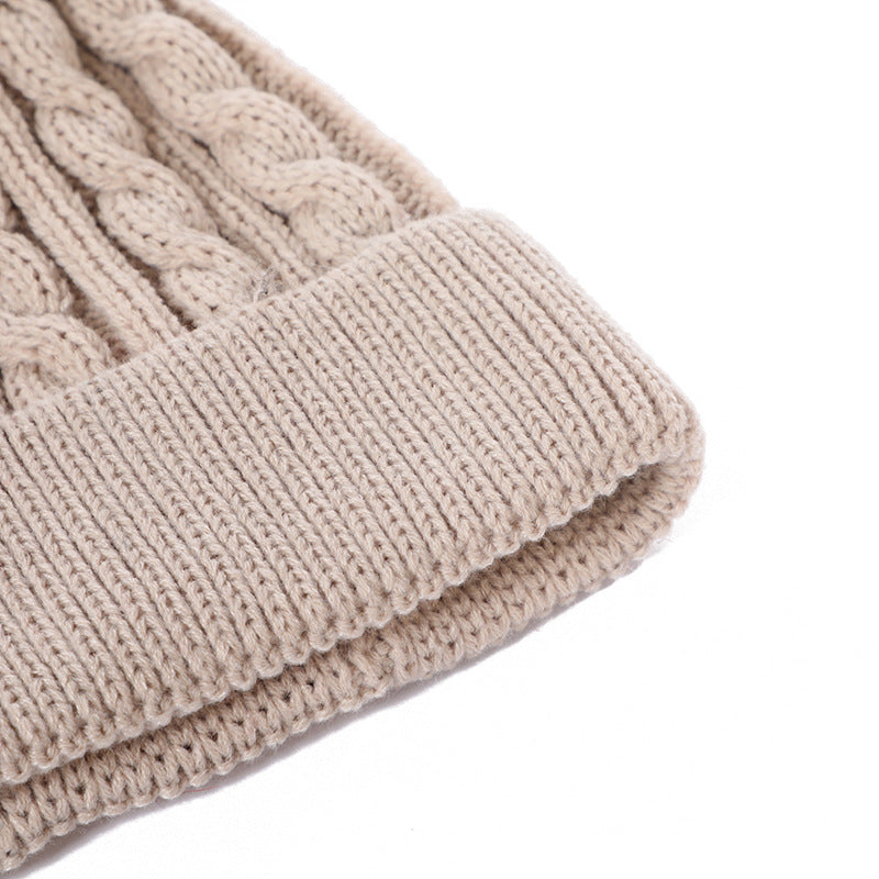 Stylish knit beanie in black with pom pom