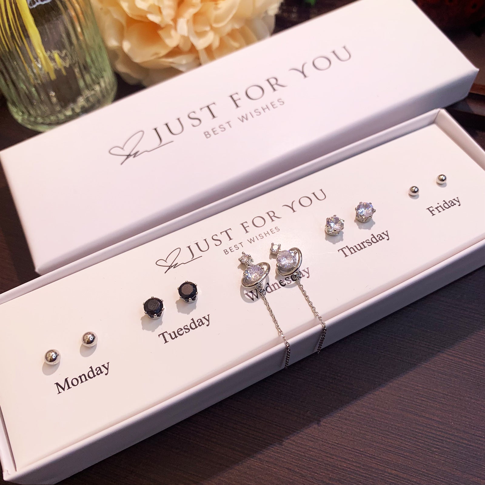 Charming earrings set with floral design