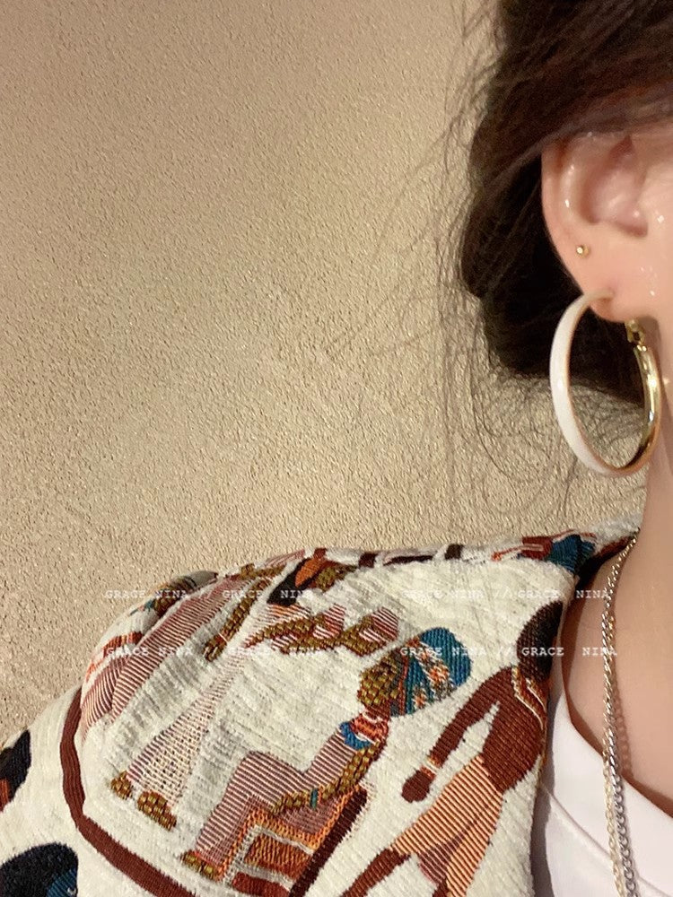 Quality alloy oversized earrings in black