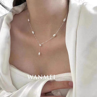 modern aesthetic of silver jewellery