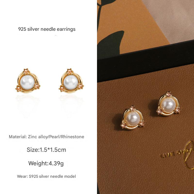 Women wearing vintage flower pearl earrings 6