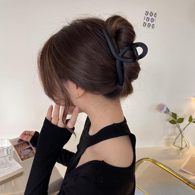 Korean design vintage hair clip displayed at angle