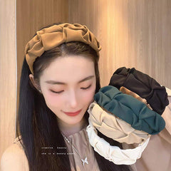 Stylish wrinkled wide hairband in green colour