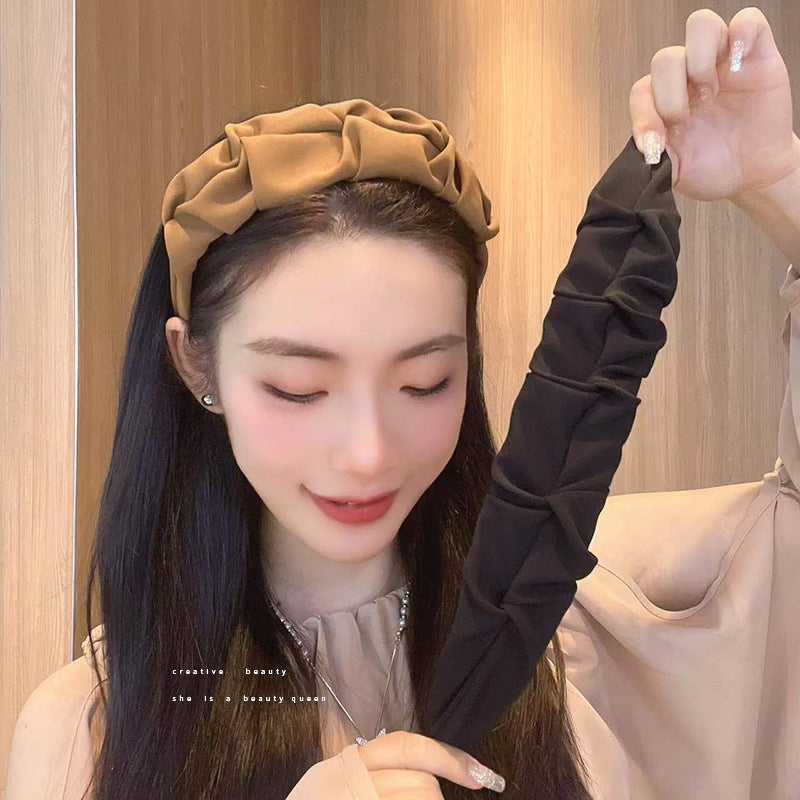 Stylish wrinkled wide hairband in caramel colour