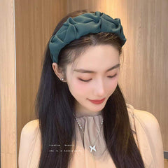 Stylish wide hairband in casual setting