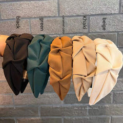 Stylish wrinkled wide hairband in black colour