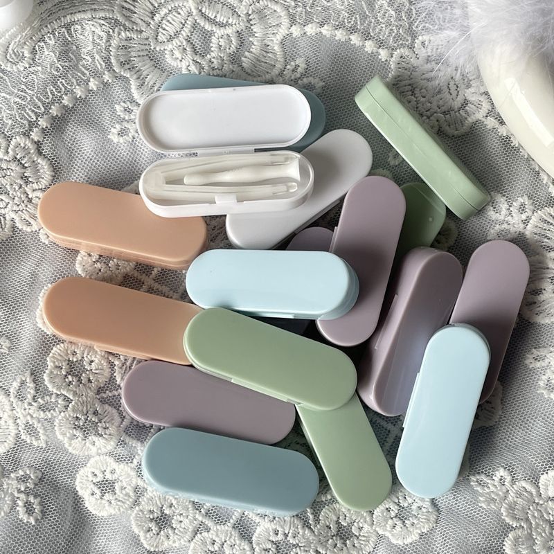 Durable contact lens holder in trendy colours
