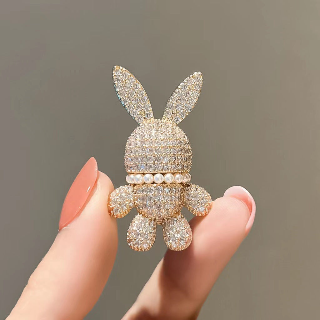 Stylish Silver Rabbit Brooch - Image 4