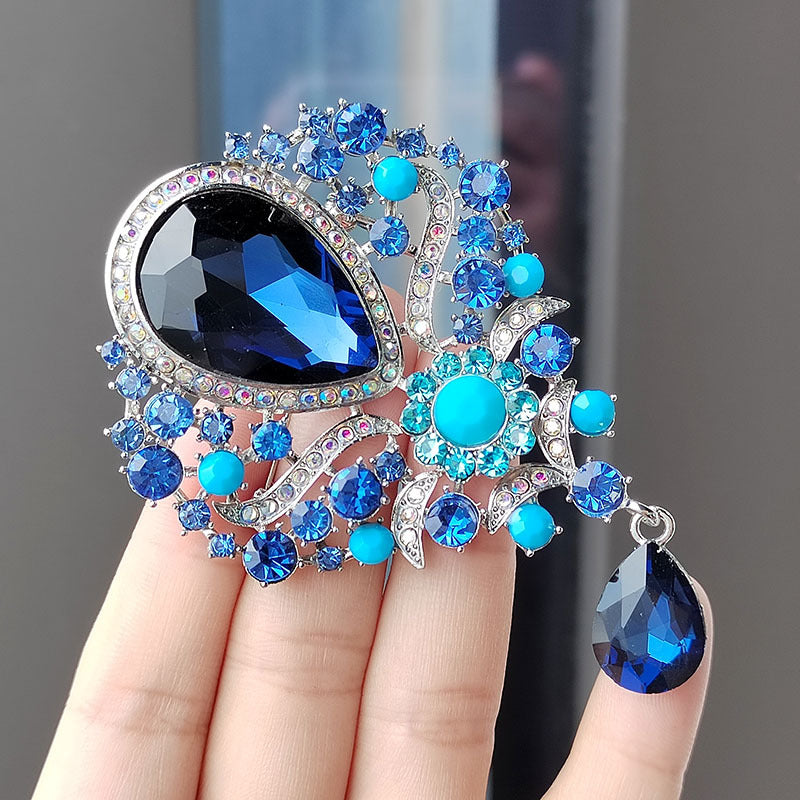 vintage crystal drop brooch image 9